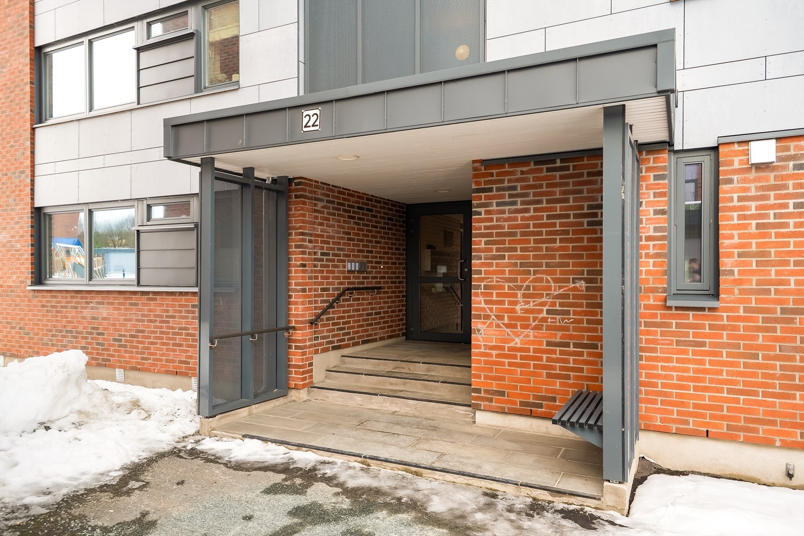 Det er porttelefon ved inngangspartiet, som gjør det enkelt å ta i mot gjester. Galleribilde