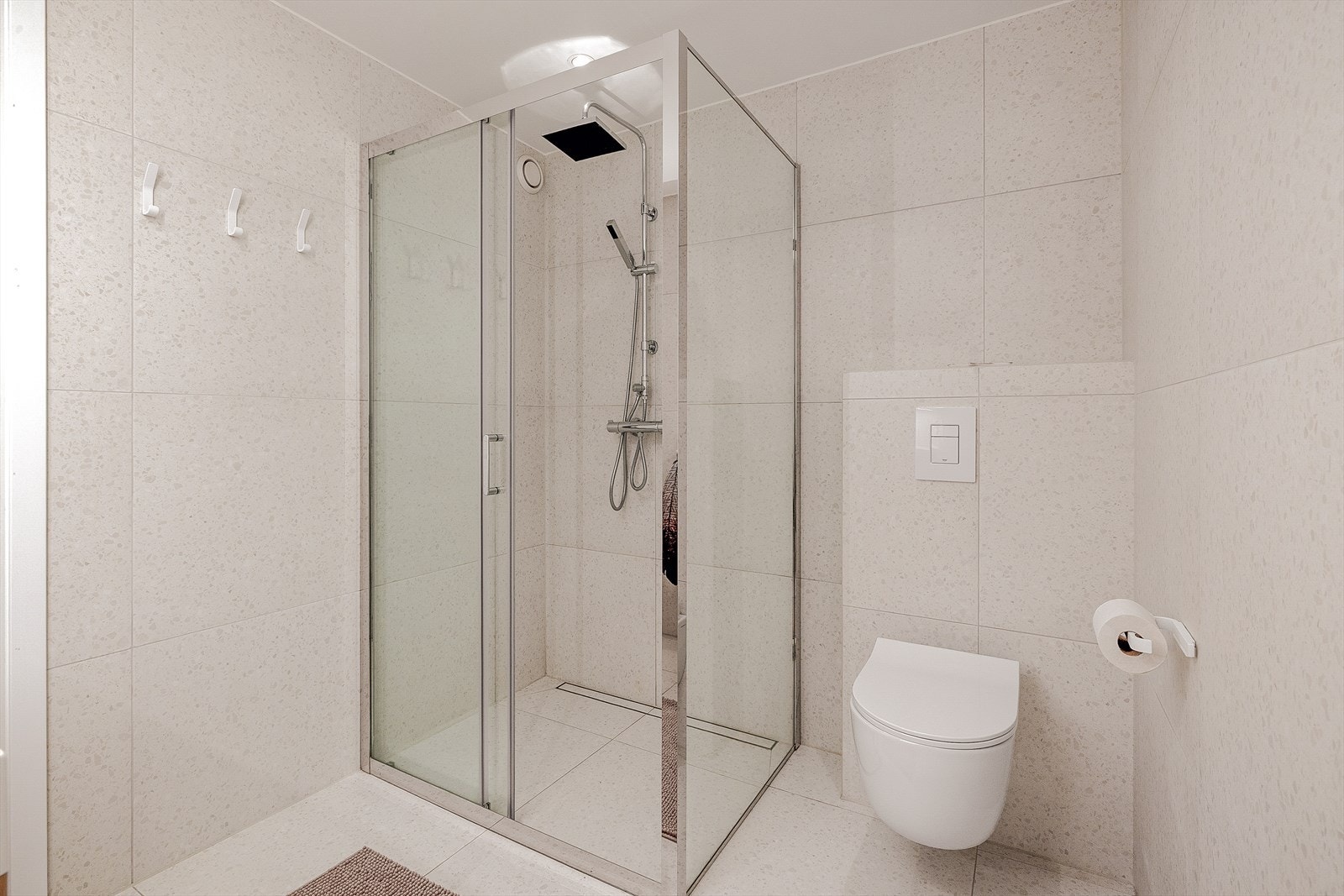 Fra badet er det dør inn til vaskerom. Galleribilde