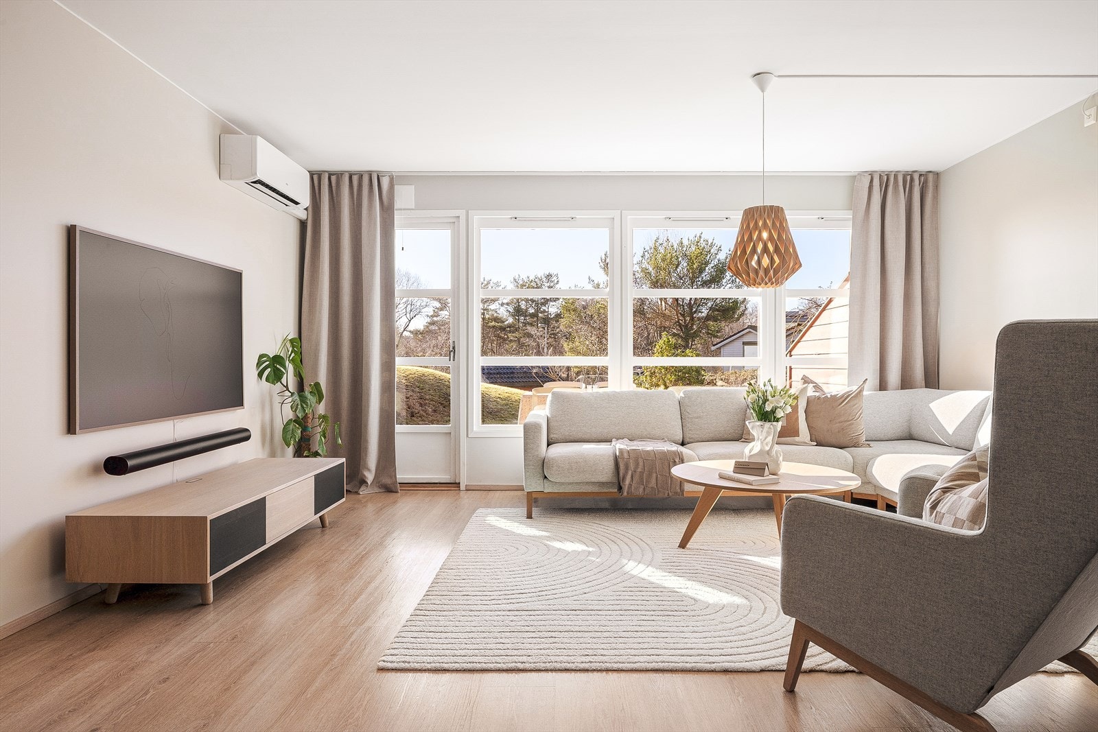 Vi ønsker velkommen til visning i lekre Søråshøgda 330 - presentert av Fana Sparebank Eiendom v/ Stian Bruaas. Galleribilde