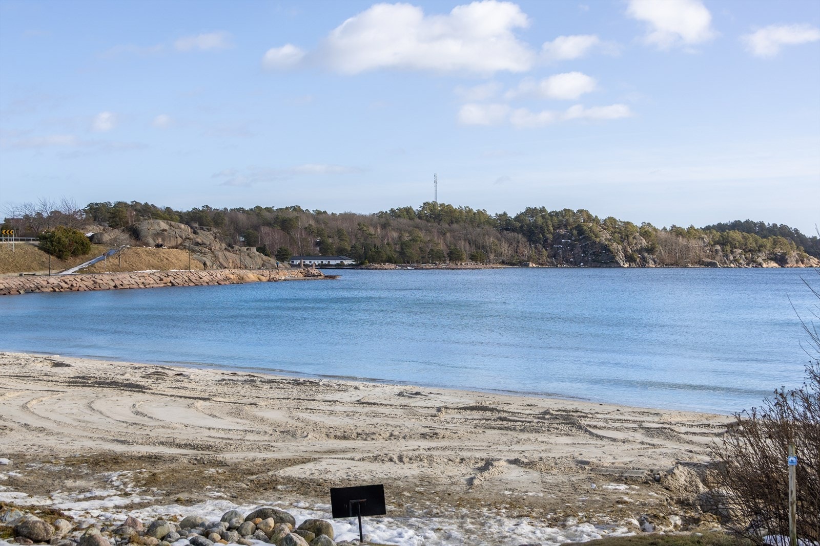 Nærheten til sjøen gir gode muligheter for badeliv og maritime aktiviteter. Galleribilde