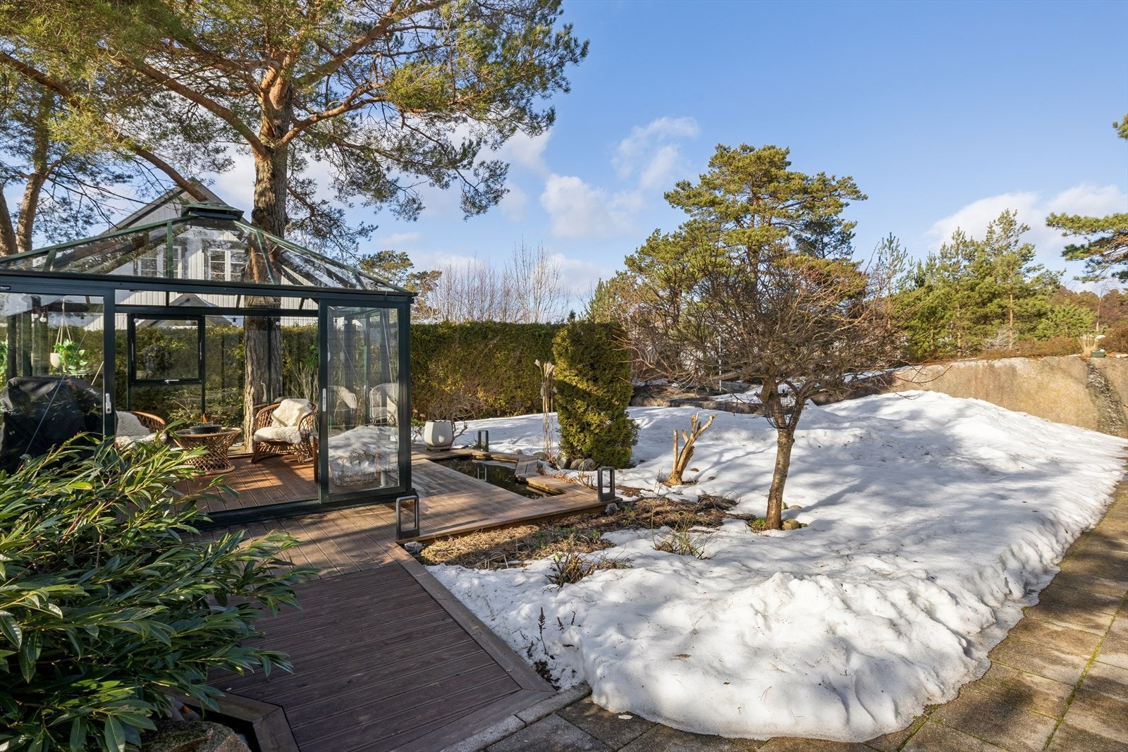 Hagestuen er en flott forlengelse av uteområdet og kan benyttes store deler av året. Galleribilde