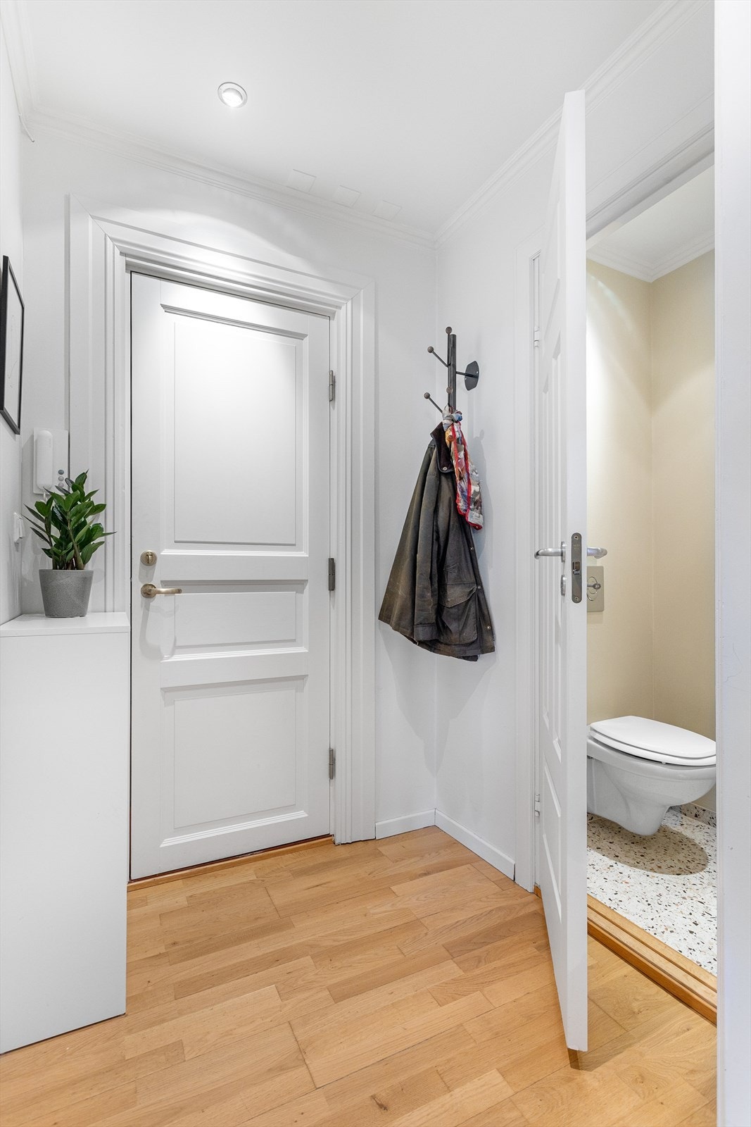 Leiligheten har separat bad og toalettrom. Galleribilde