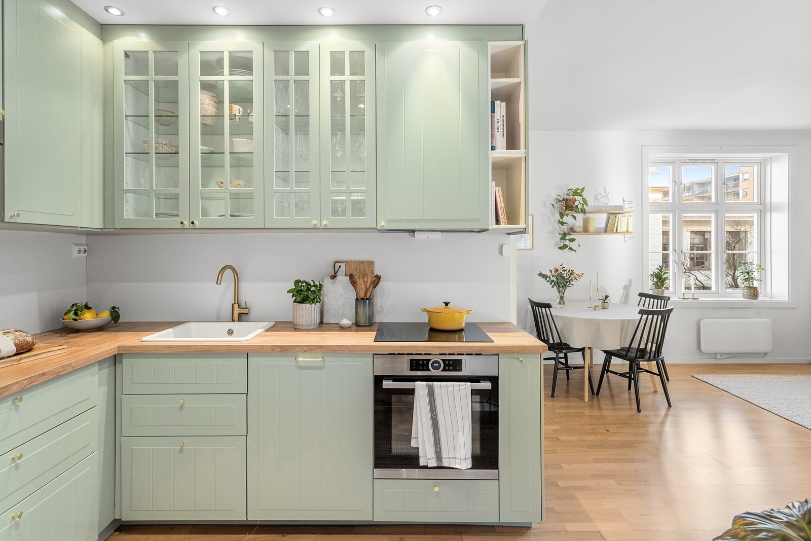 Lys og delikat 3-roms med skjermet og rolig beliggenhet. Galleribilde