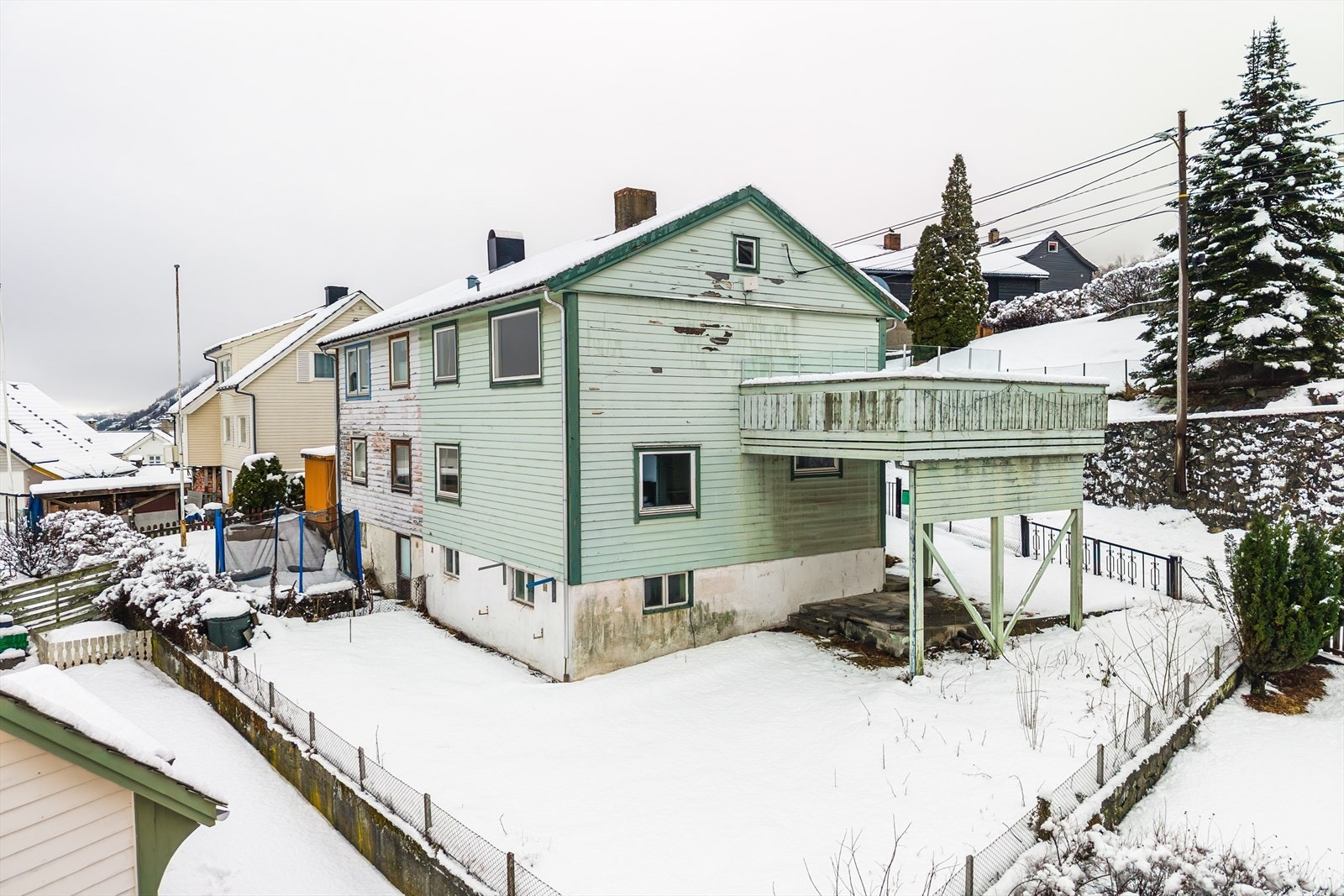 Her bor man i et rolig og etablert boligområde perfekt for både store og små! Galleribilde