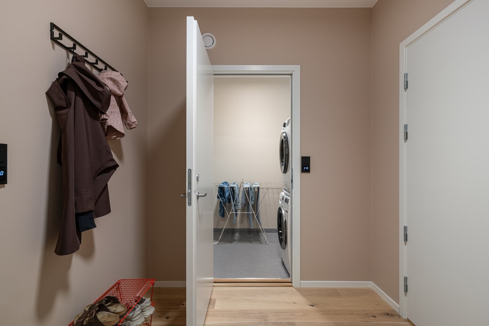 Ved bi-inngangen finner vi vaskerommet. Galleribilde