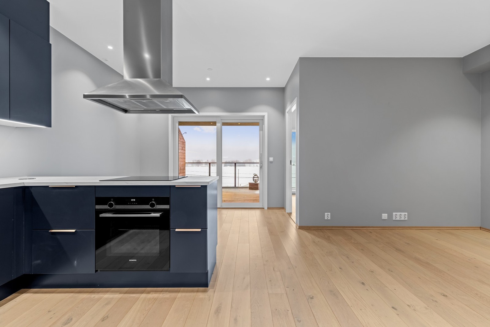 Stue og kjøkken i åpen løsning Galleribilde