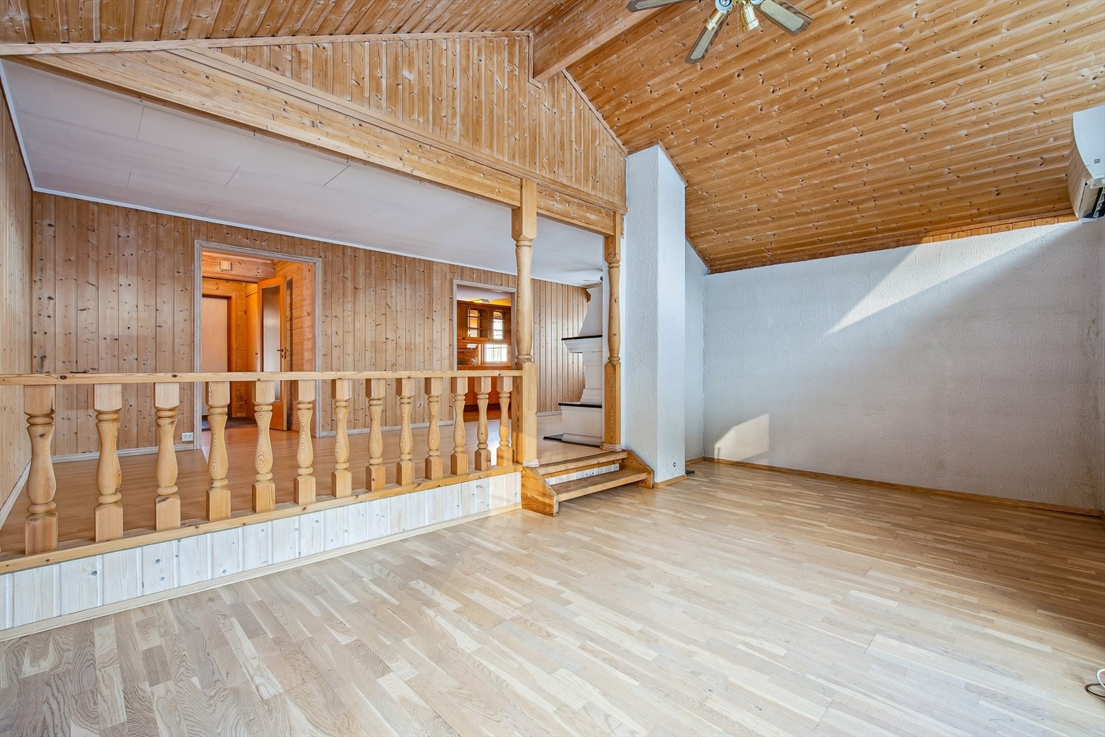 Stuen er et romslig samlingspunkt med en åpen og tradisjonell utforming. Galleribilde