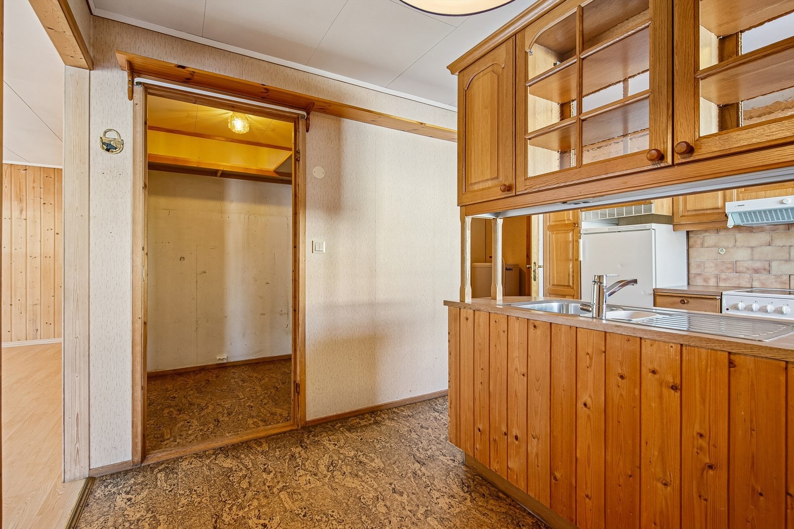 I tilknytning til kjøkkenet er det en egen spisestue. Galleribilde