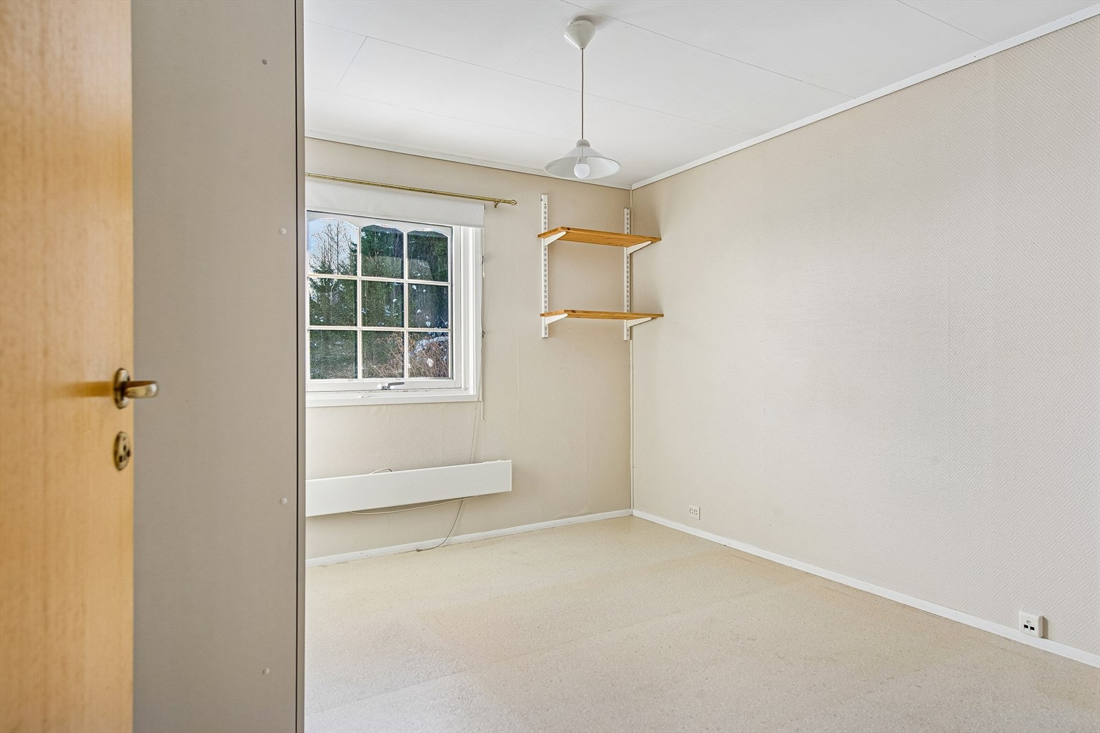 Vinduene i boligen er trevinduer med 2-lags isolerglass. Galleribilde