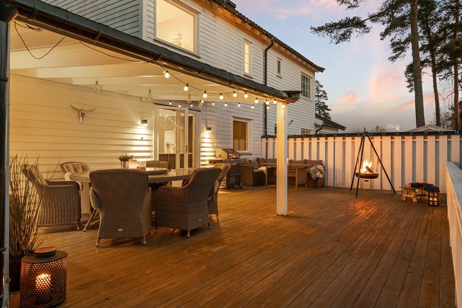 God plass til utemøblement, både spisegruppe og sofa. Galleribilde