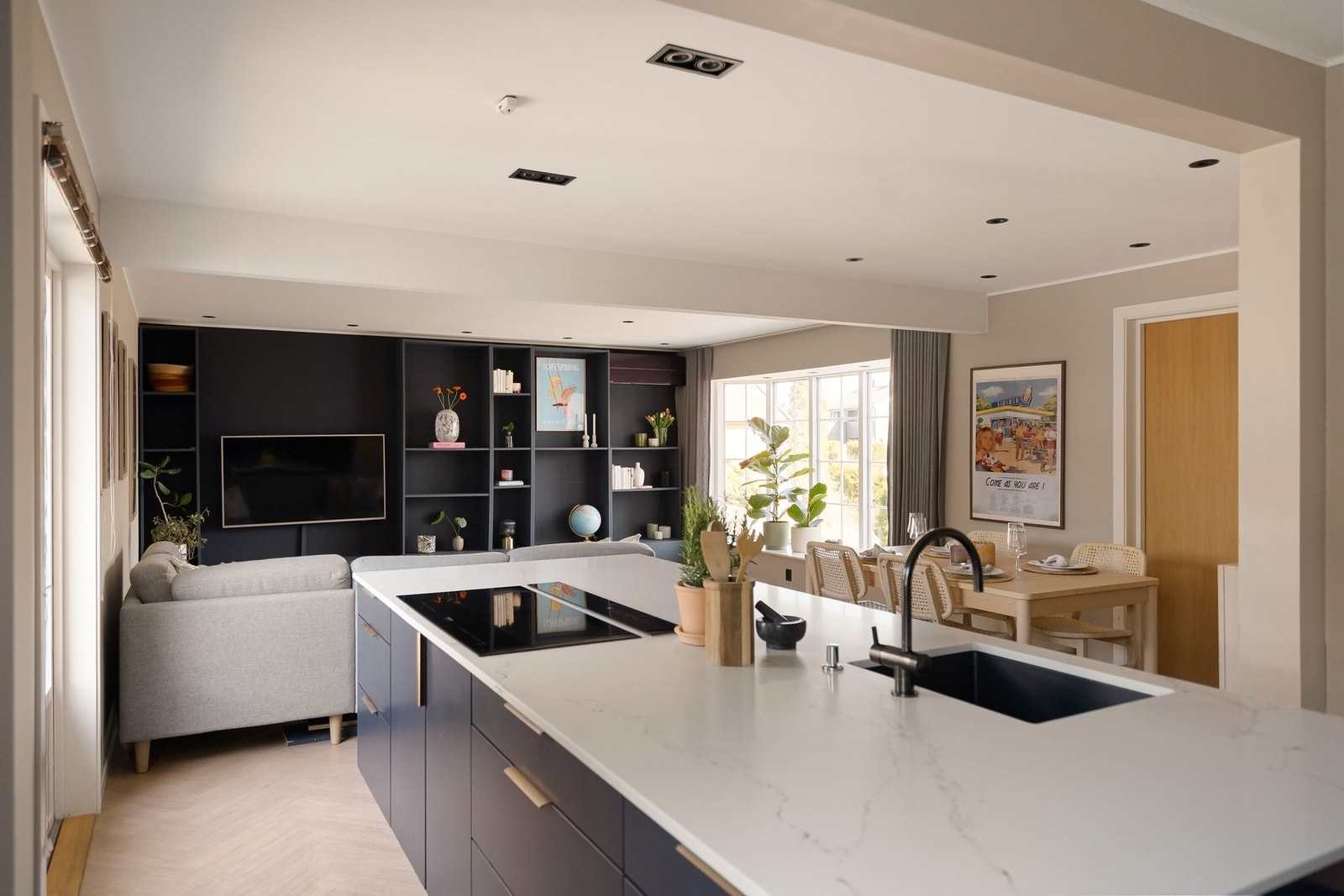 Benkeplaten er av stein. Galleribilde