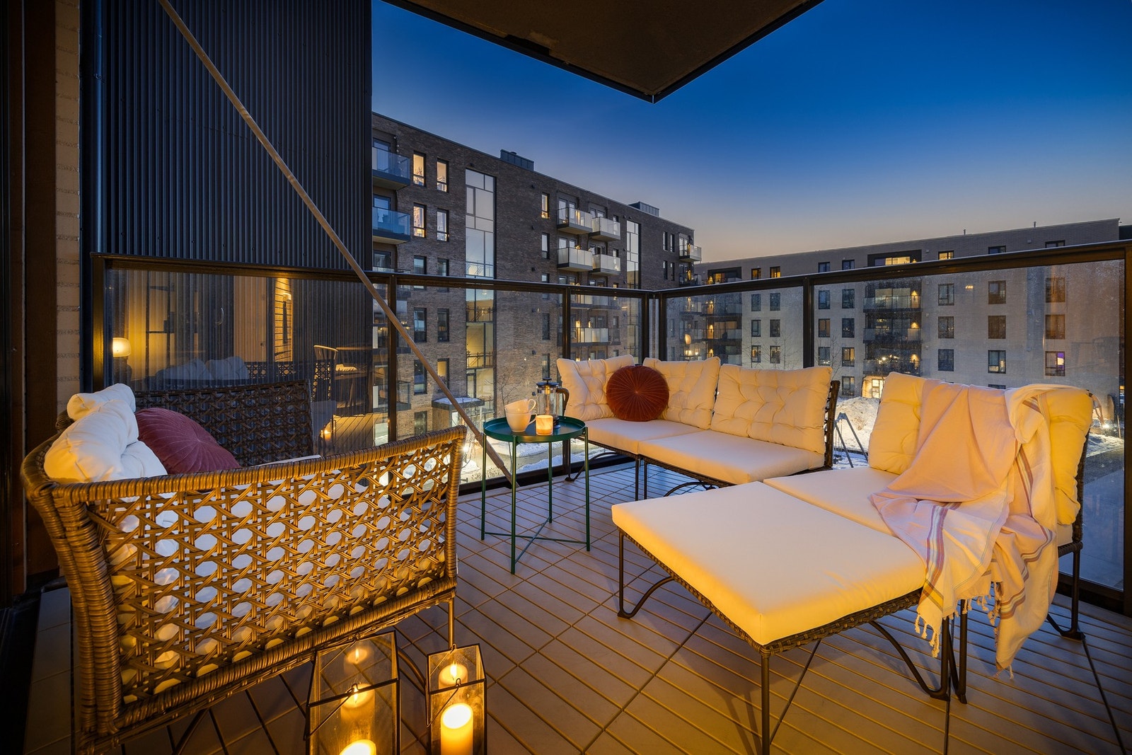 Herlig kveldsstemning på den store balkongen. Galleribilde