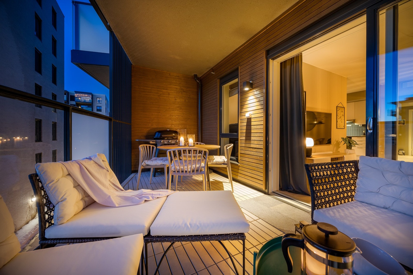 Herlig kveldsstemning på den store balkongen. Galleribilde