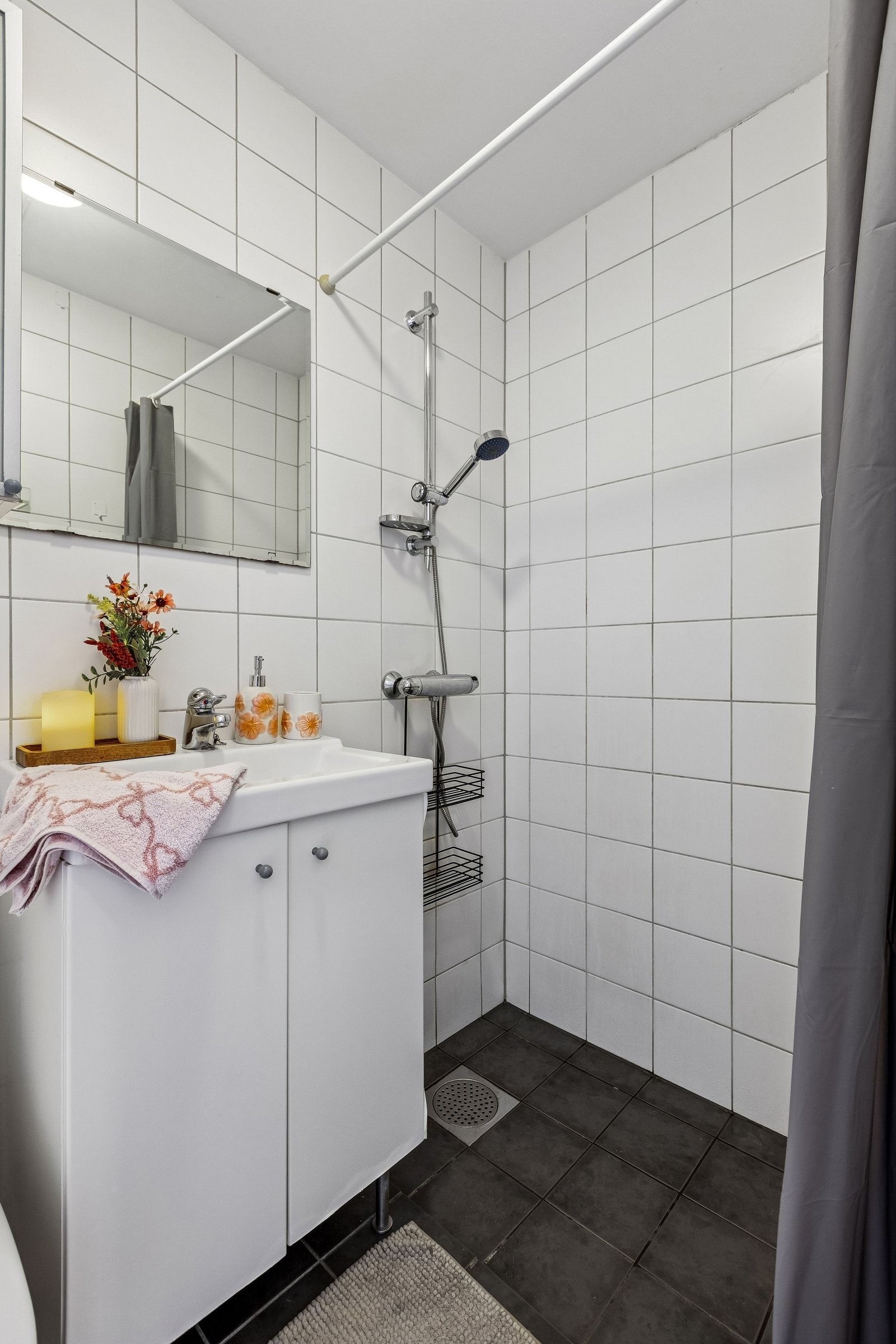 Flislagt bad med varmekabler Galleribilde