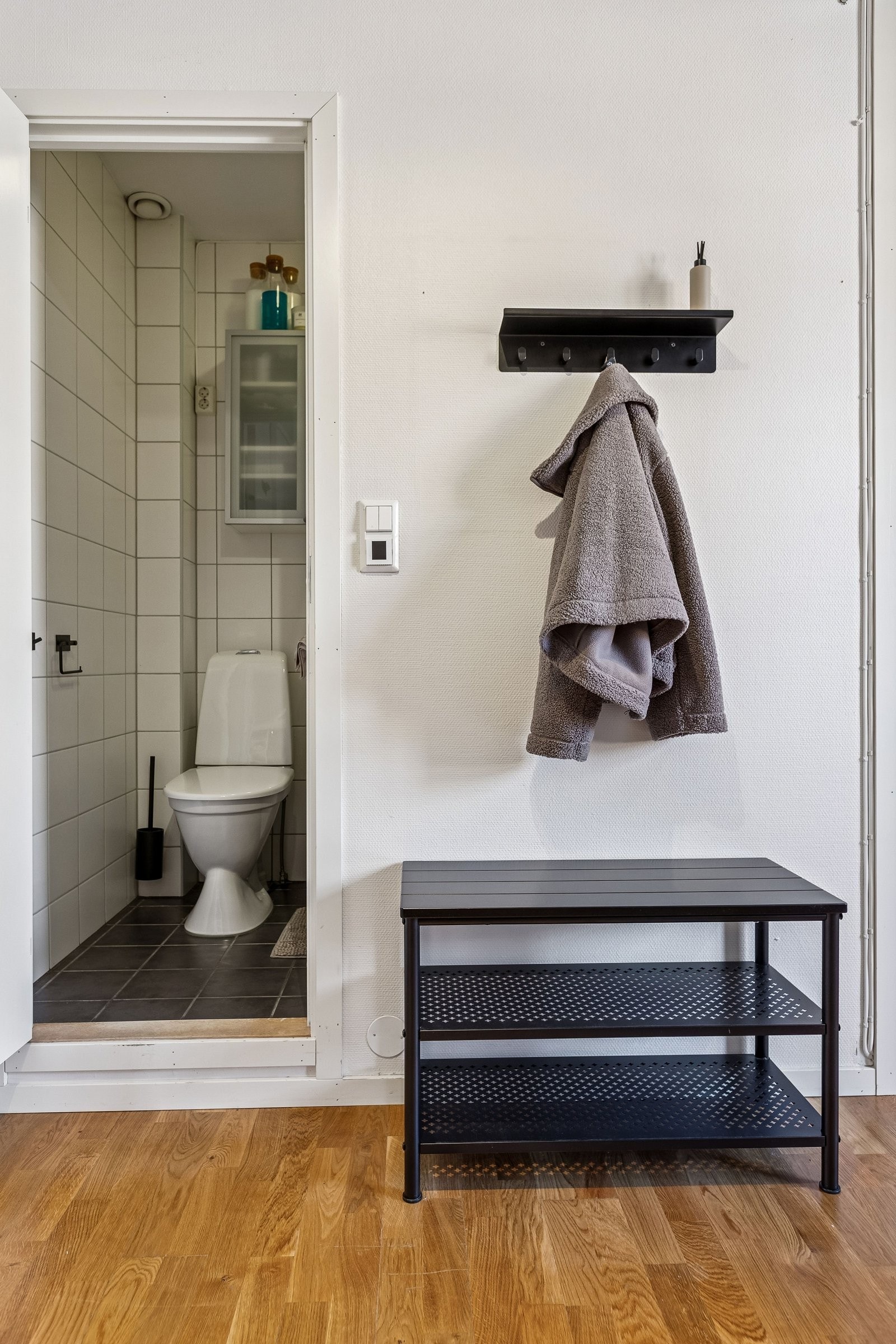 Entré med oppbevaringsmuligheter Galleribilde