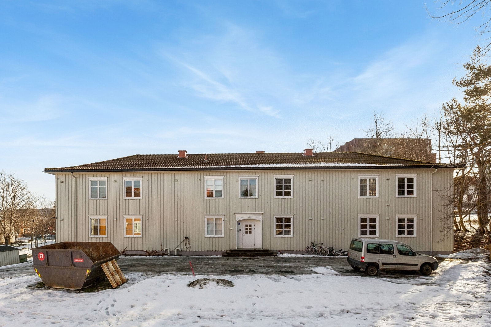 Fellesområdene er nylig oppgradert med nymalt fasade, restaurerte vinduer og nytt gulvbelegg i fellesarealene Galleribilde