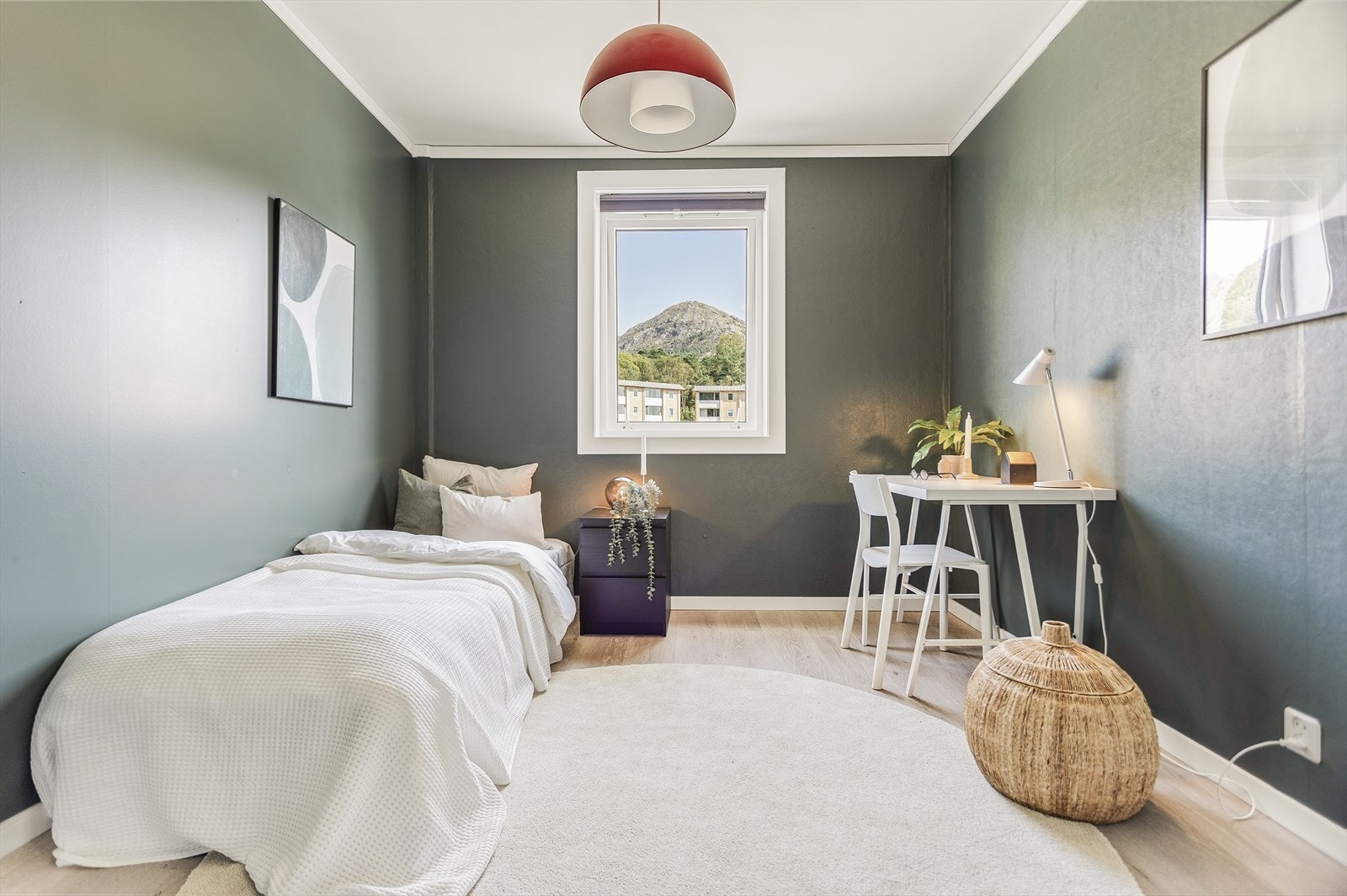 Perfekt enten du trenger barnerom, gjesterom eller hjemmekontor. Galleribilde