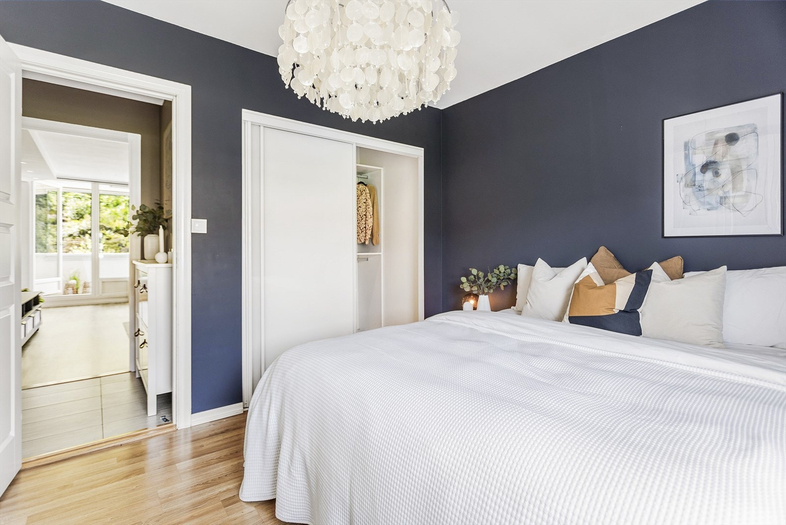 Her er det plass til både dobbelseng, garderobeløsning og eventuelt skrivepult. Galleribilde