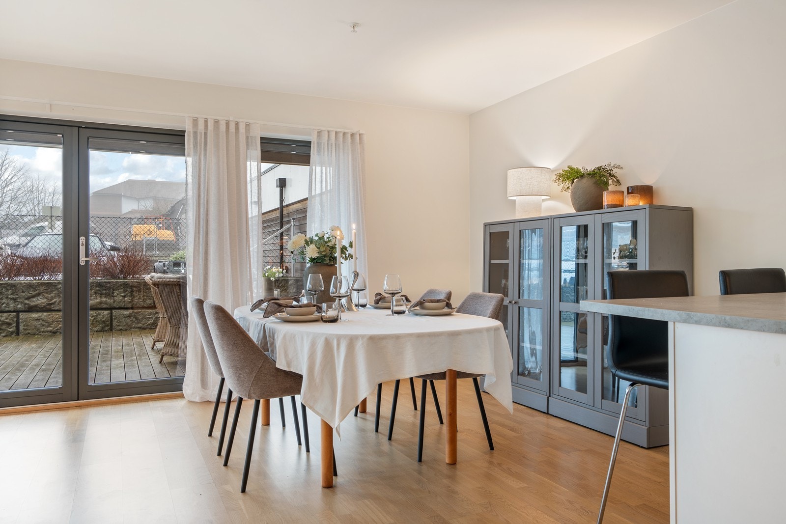 Fra stuen er det dør til terrassen Galleribilde