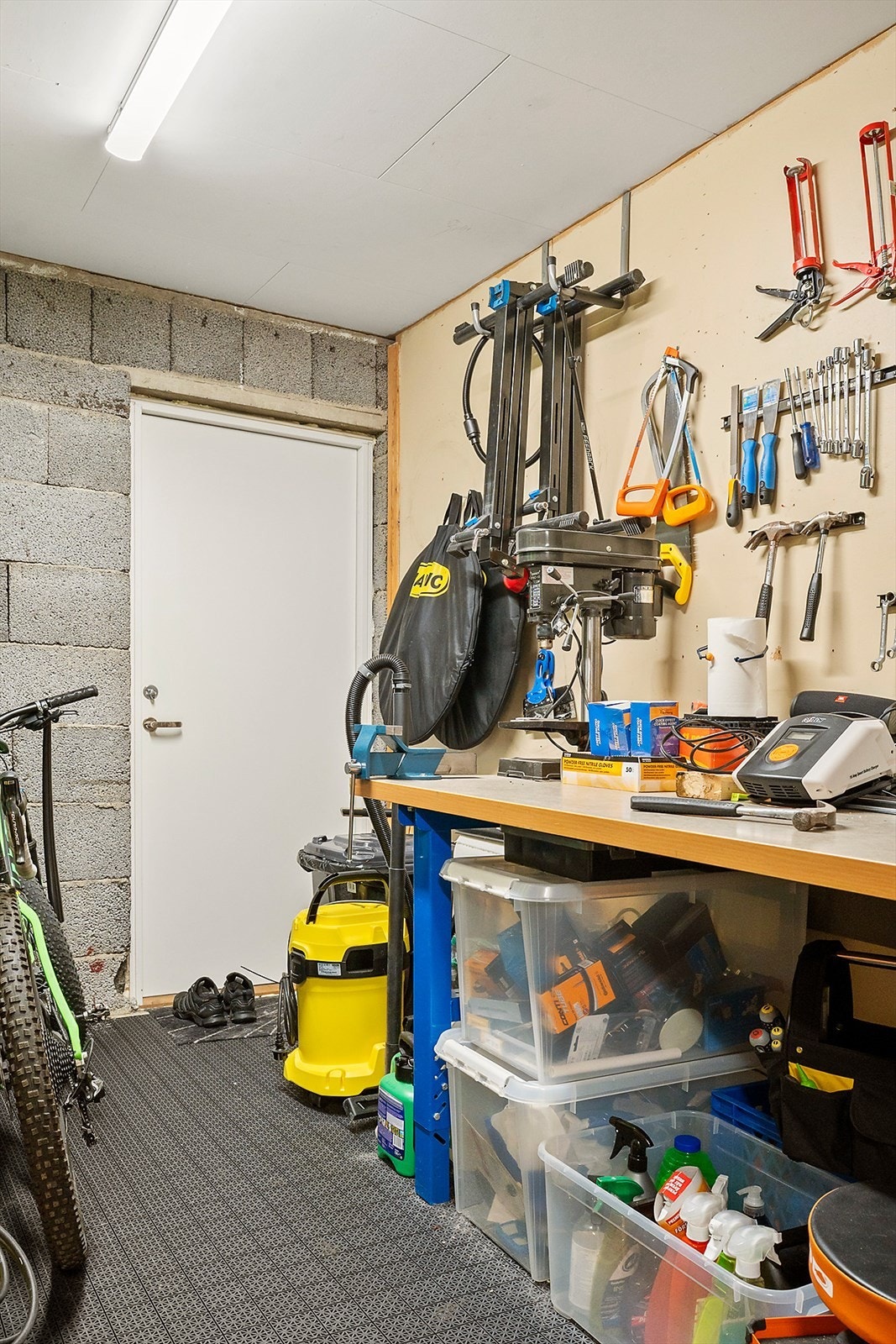 Snekkerboden har også adkomst fra utsiden av huset. Galleribilde