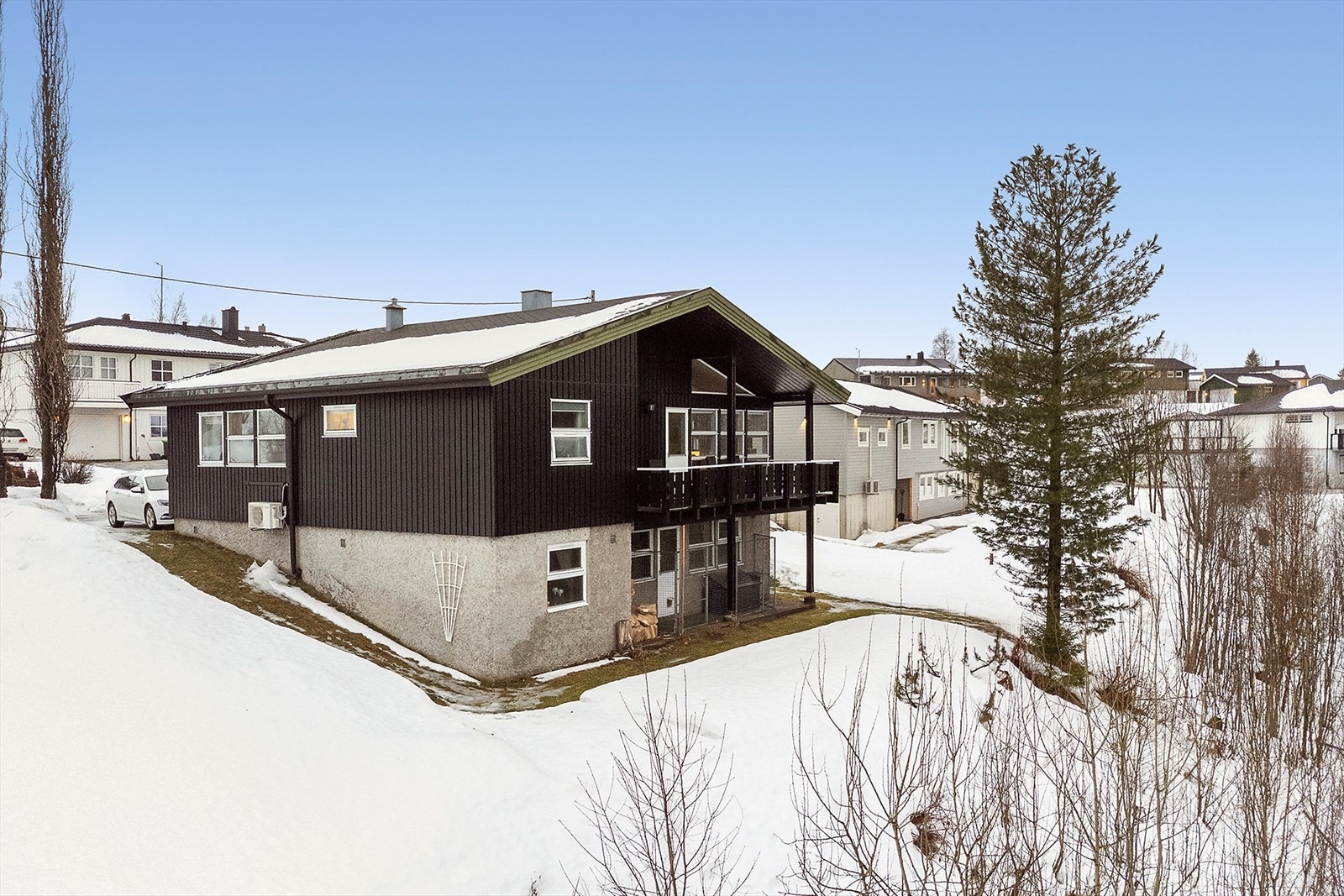 Drømmer du om en enebolig som har det meste? Ja, da kan dette være noe for deg! Galleribilde