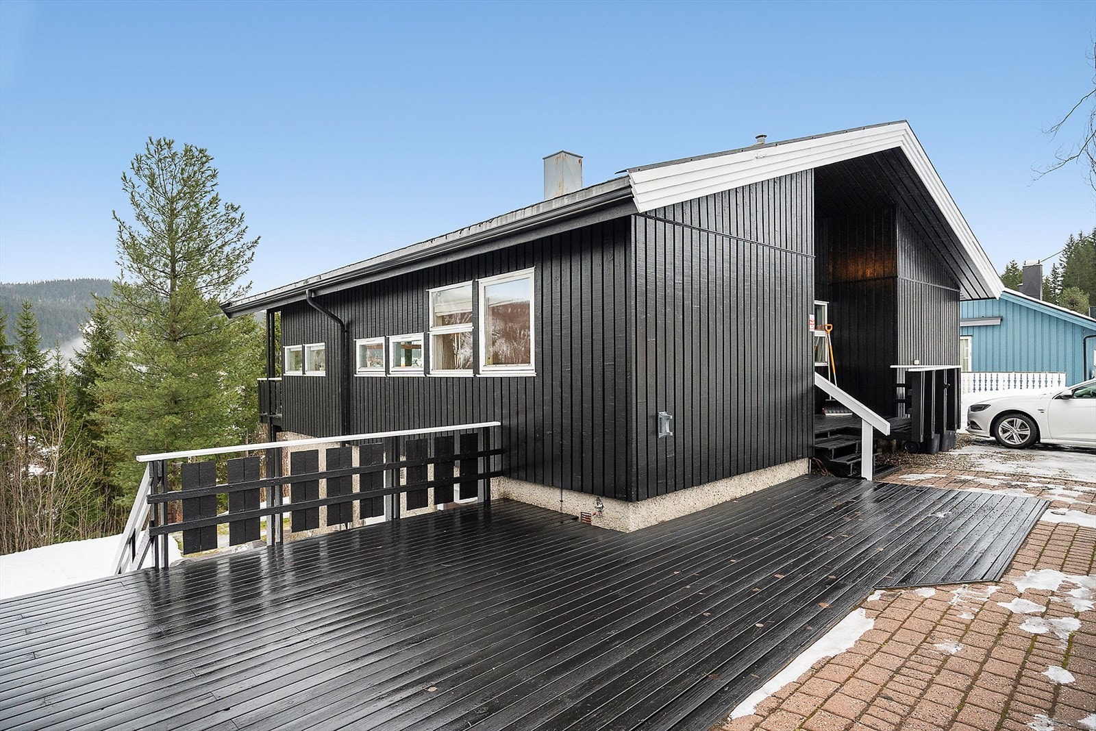 Boligen er nylig malt og fremstår som godt vedlikeholdt. Galleribilde