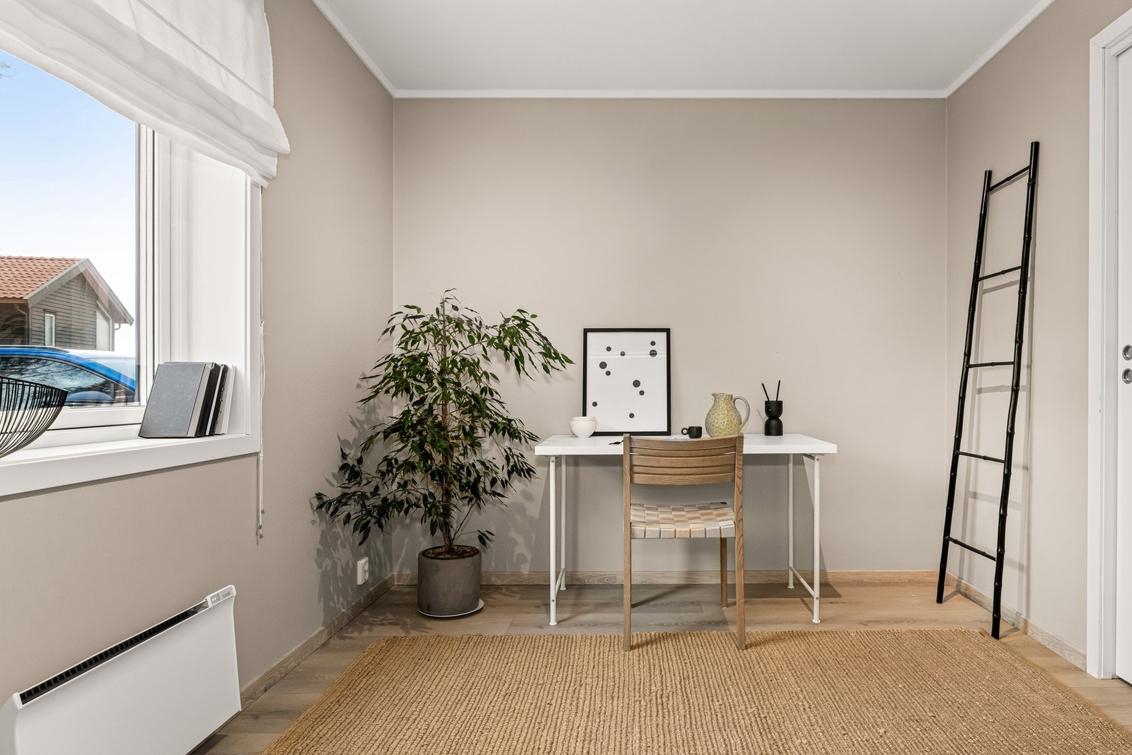 Soverom nr.1 med god plass til ønsket møblement. Galleribilde