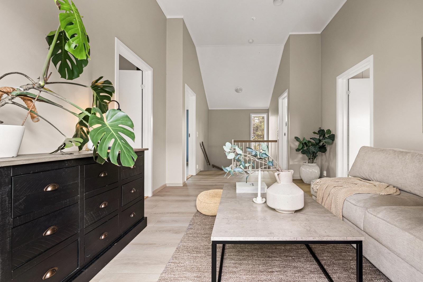 Stuen er malt i en nydelig fargetone. Galleribilde