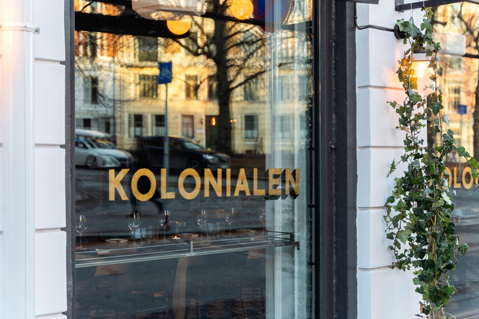 Fra leiligheten er det umiddelbar nærhet til et bredt utvalg av servicetilbud, kollektivtransport, parker og byliv. Galleribilde