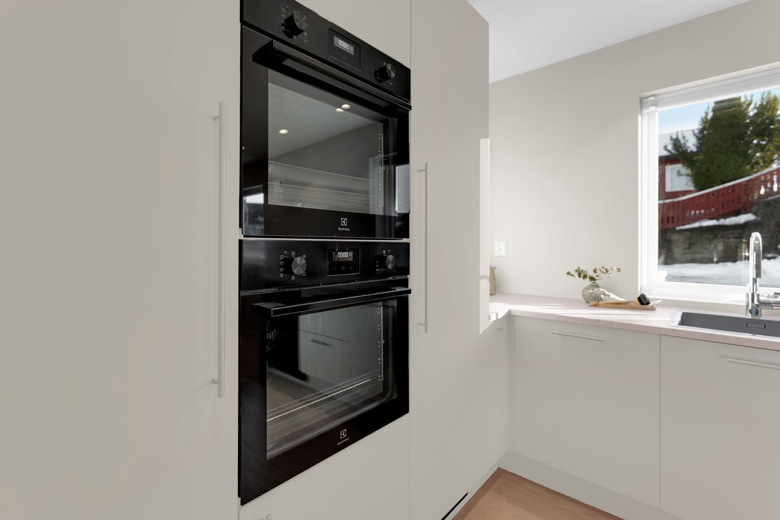 Imponerende utstyrspakke bestående av to integrerte stekeovner fra Electrolux, Galleribilde