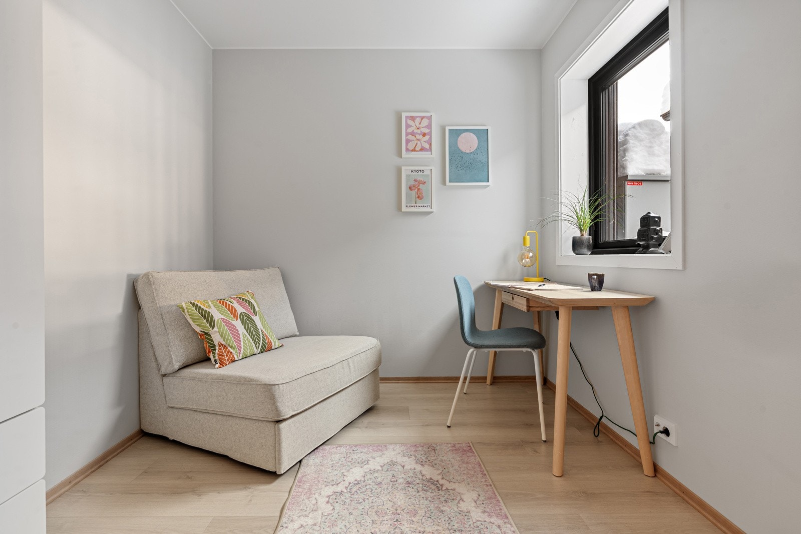 Siste soverom kan fint nyttes som gjesterom eller kontor - alt etter eget behov.