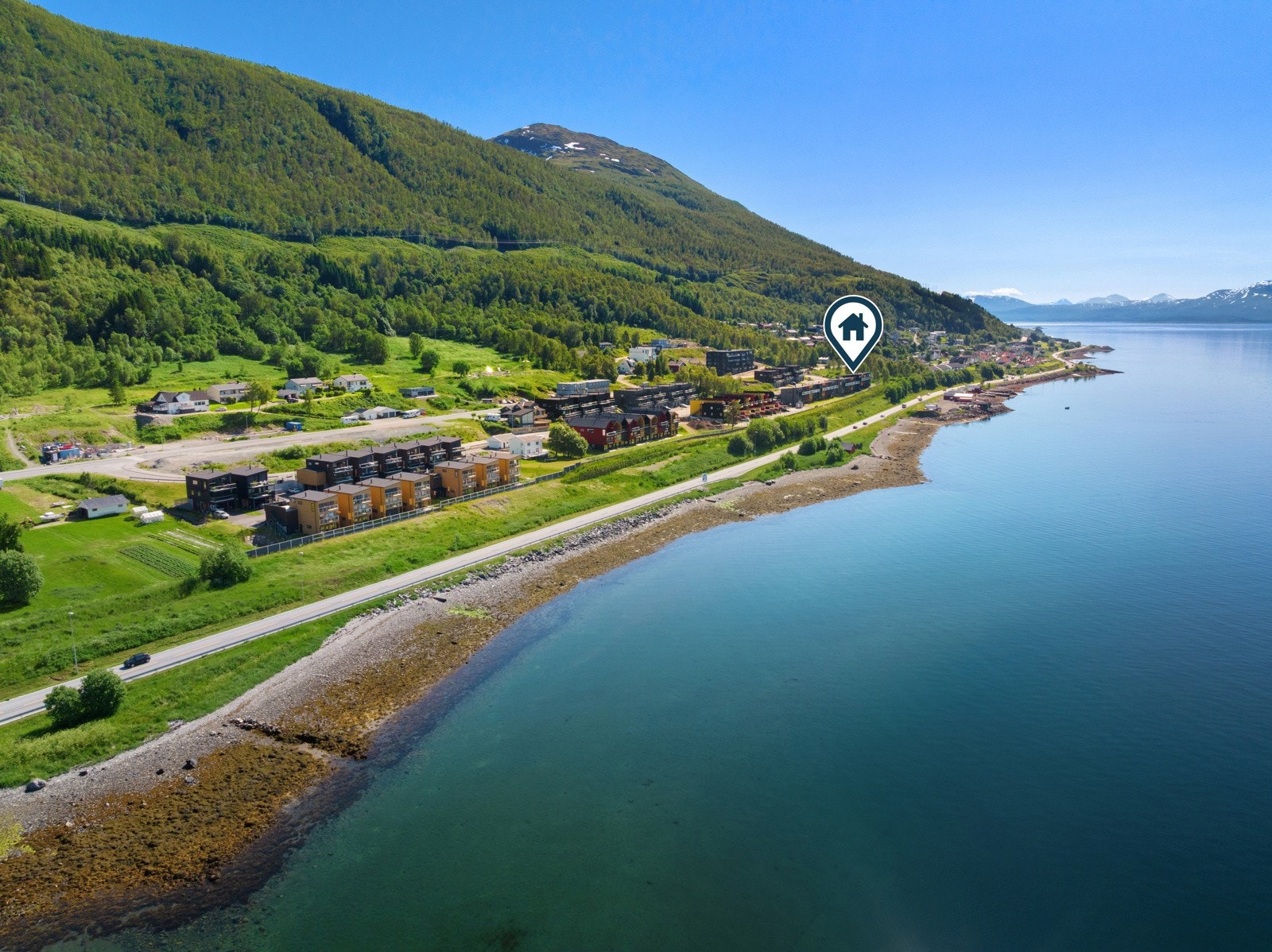 I tillegg har du kjøpesenteret Pyramiden rett ved som dekker alle dagligdagse behov.