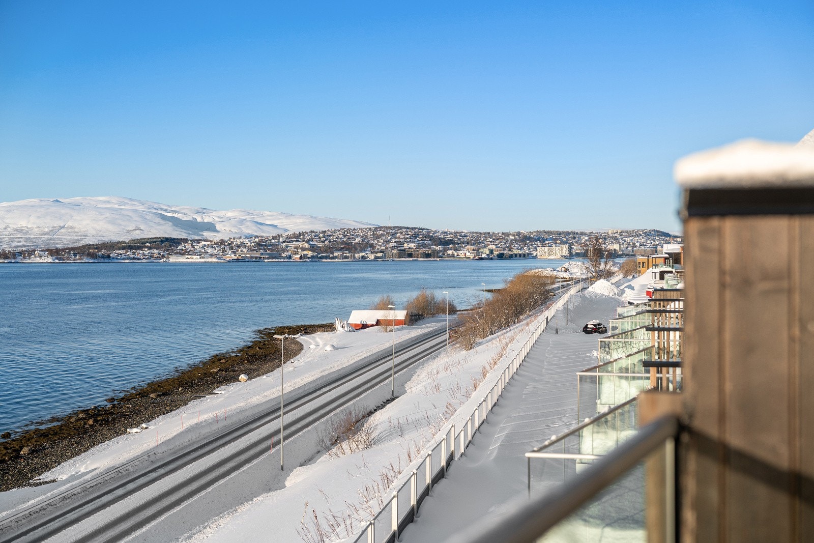 Tromsøya er bare 10 minutt kjøring unna.