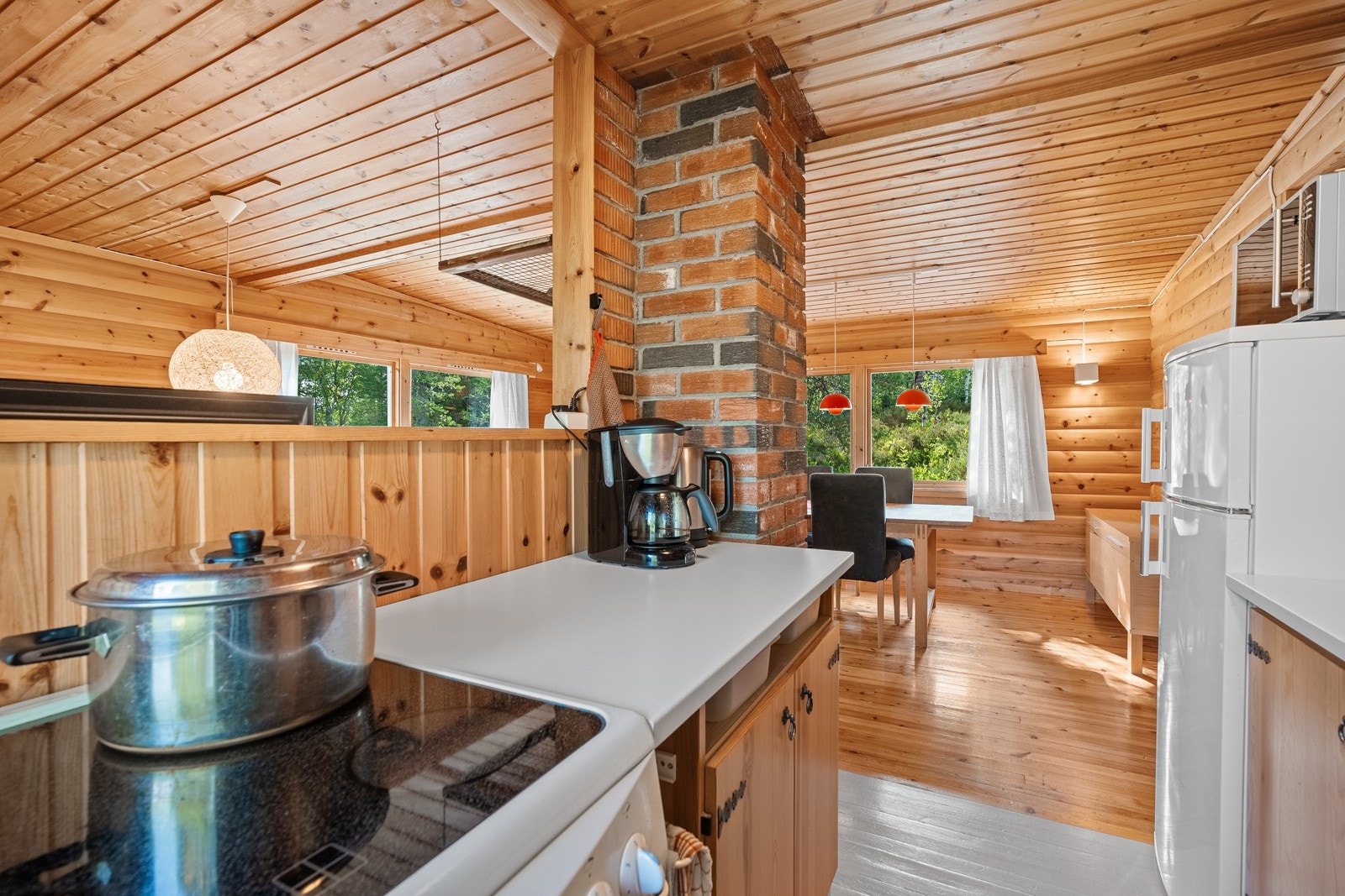 Enkel kjøkkeninnredning. Galleribilde