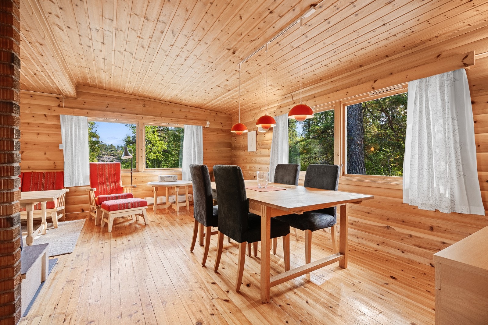 God plass til spisebord og sofagruppe Galleribilde