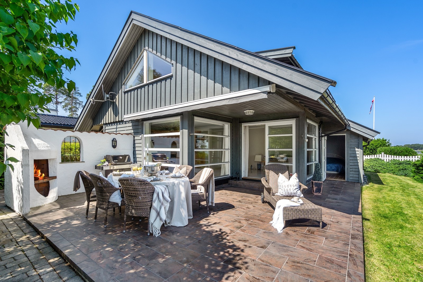 Fasaden sett fra sjøsiden Galleribilde