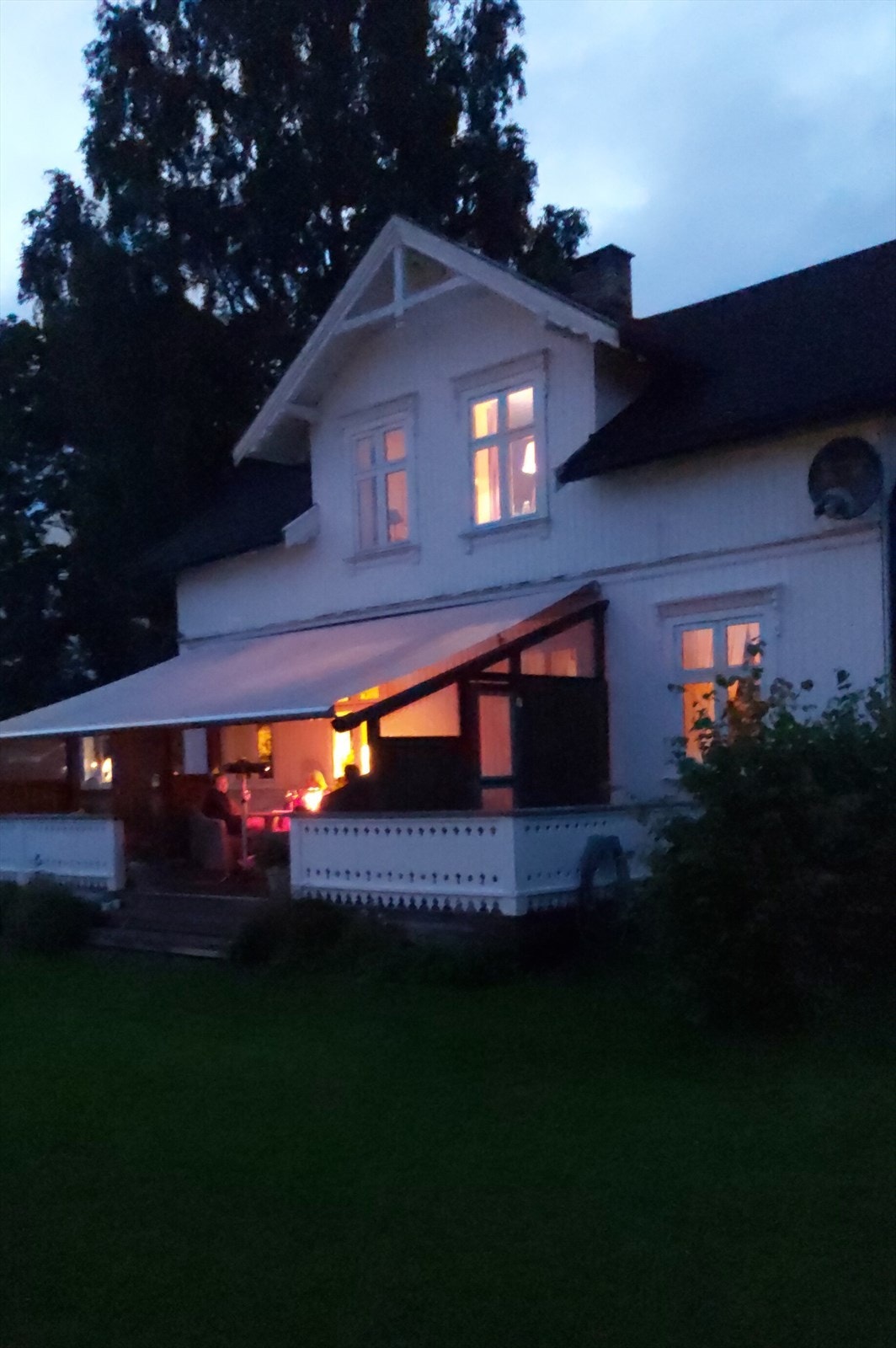 Fasade fra sør om kvelden Galleribilde