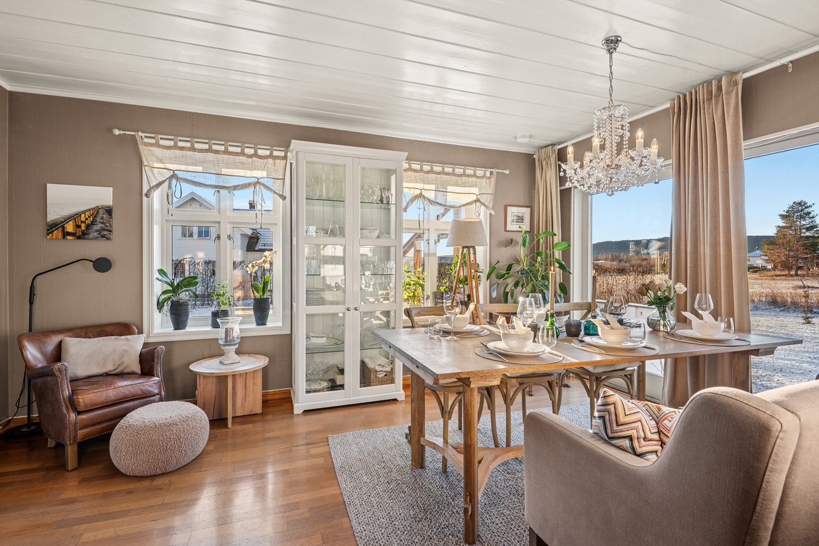 Spisestuen beliggende i 1. etasje. Galleribilde