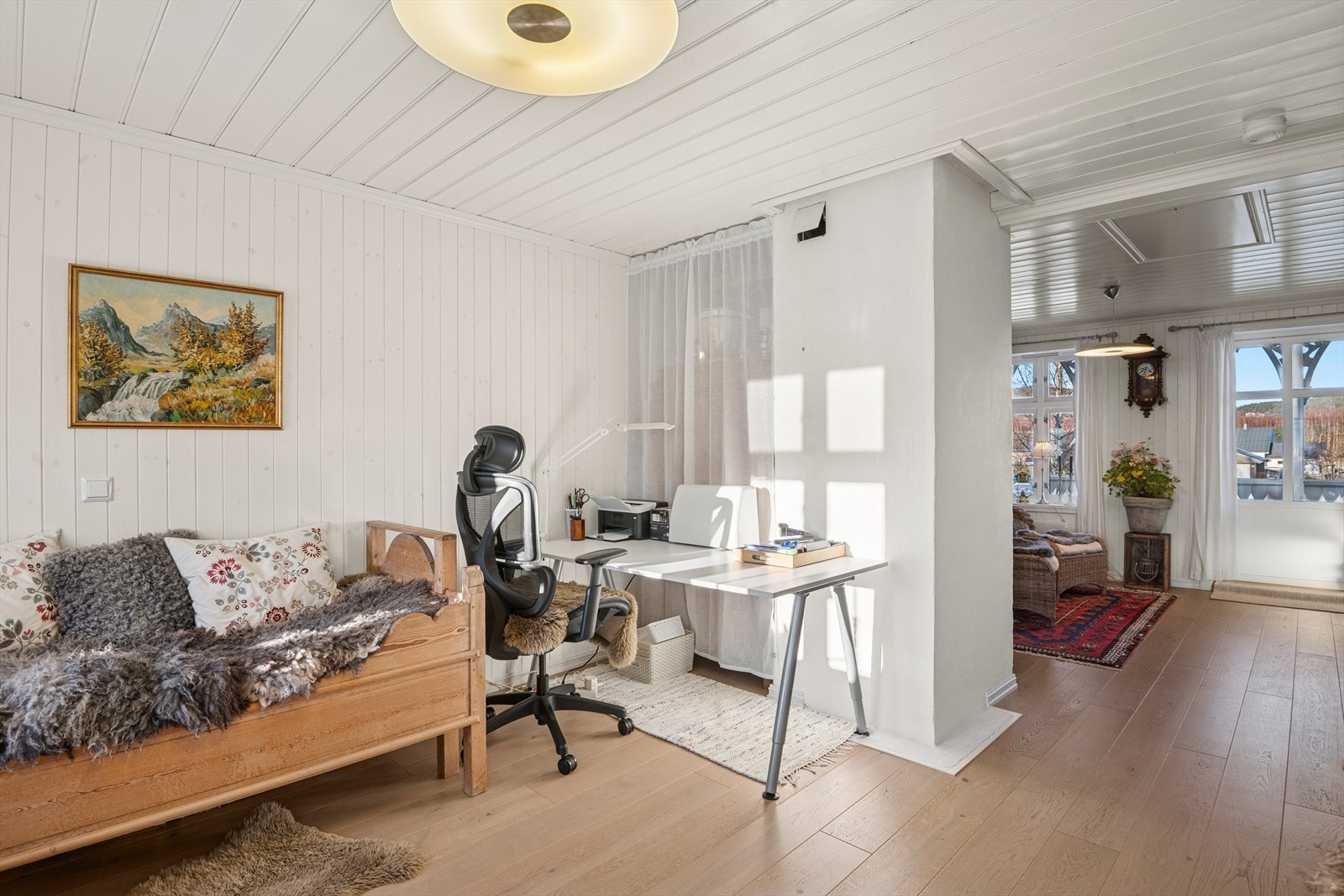 Rommet kan enkelt benyttes som TV-stue, eller et rolig oppholdsområde når du ønsker å trekke deg tilbake fra det som foregår i boligens 1. etasje. Galleribilde