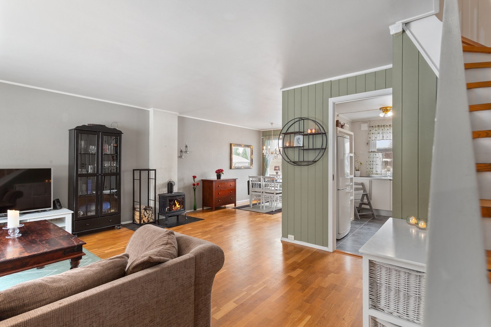 Stue med gjennomgående belysning Galleribilde