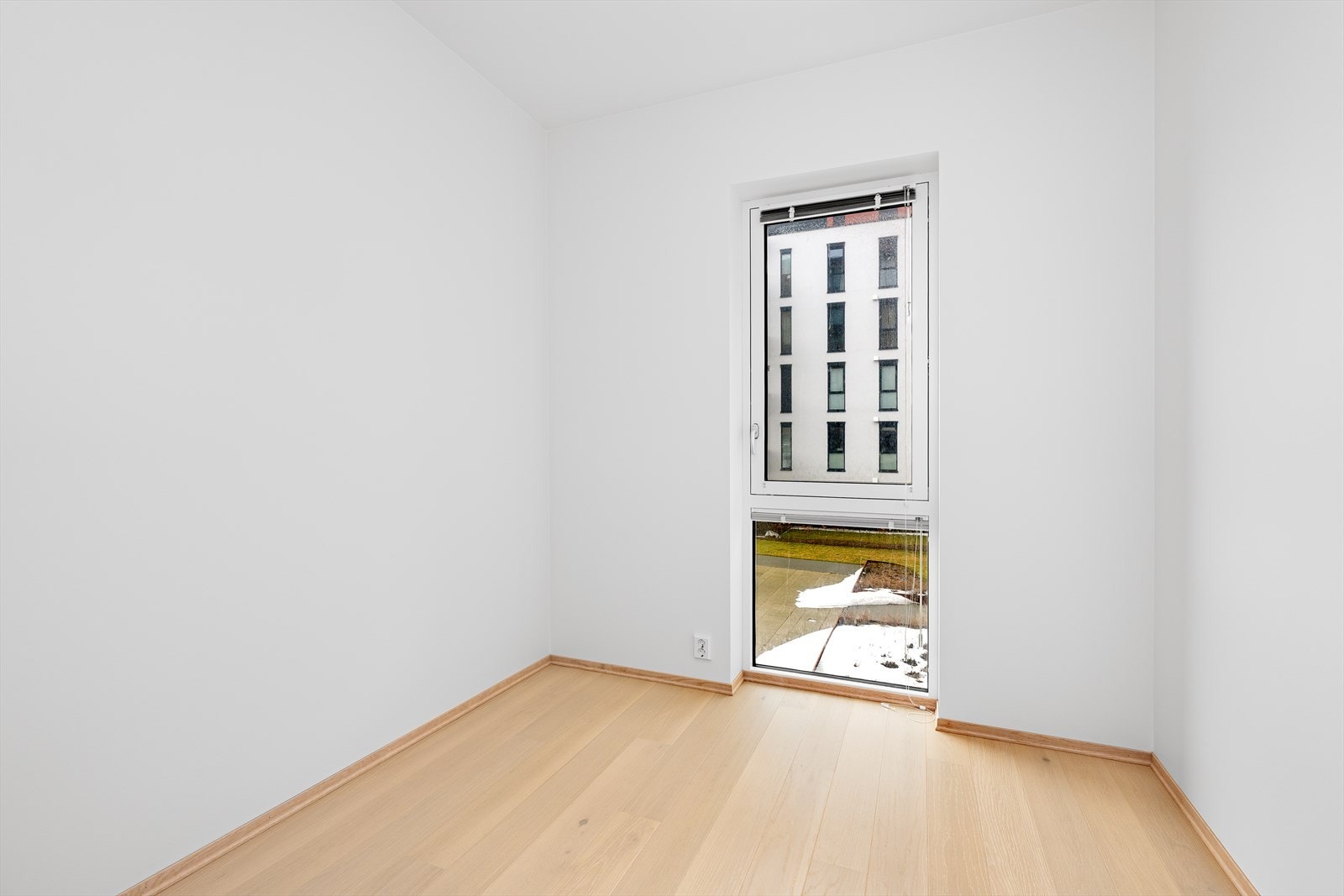 Soverom nr 2 på like over ca 6 kvm., hvor du har plass til seng, og nattbord. Galleribilde