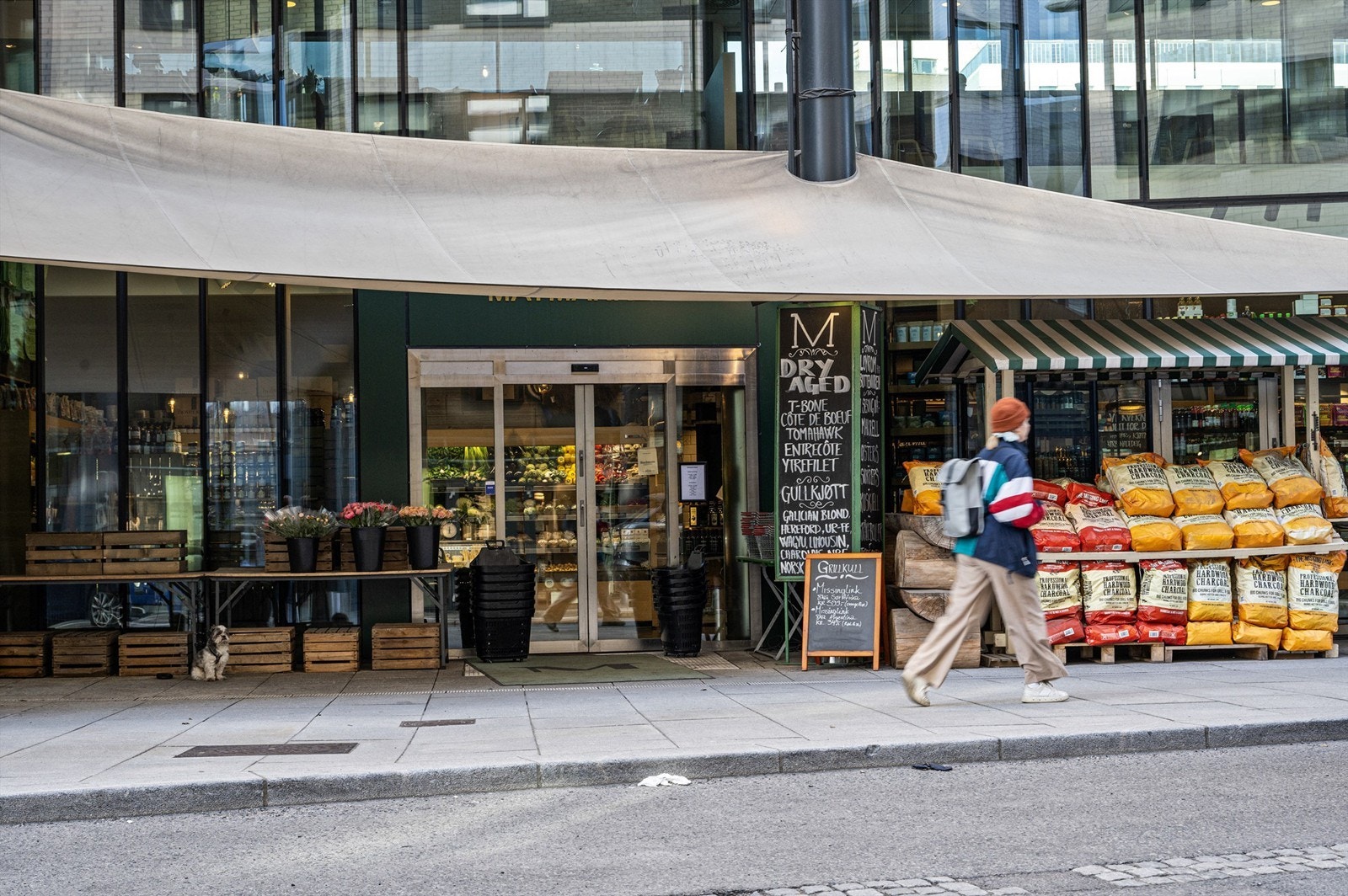 Her finner du alt fra dagligvarer til delikatesseforretninger i umiddelbar nærhet. Galleribilde
