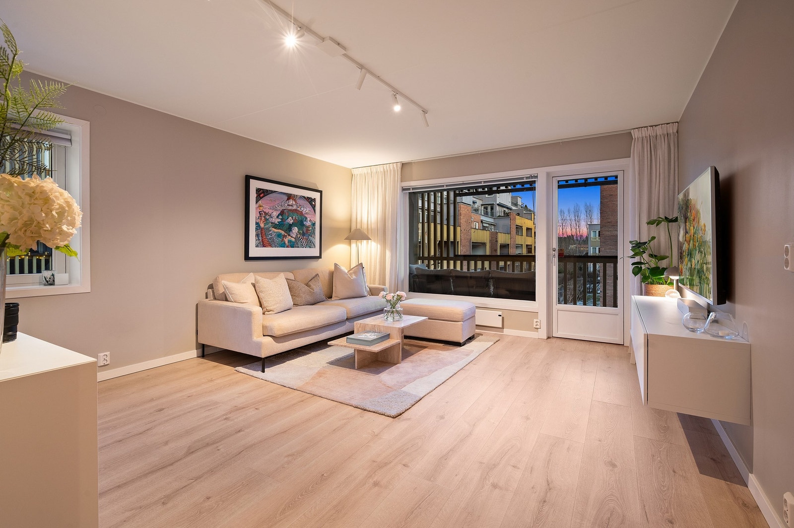 Dette er en påkostet 3-roms endeleilighet som er vesentlig oppgradert med de siste årene. Galleribilde