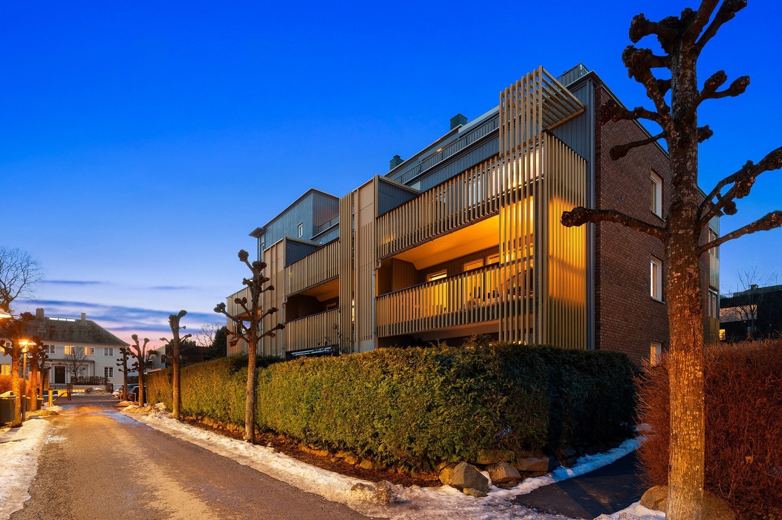 Eiendommen ligger i et rolig og veletablert nabolag på Hoff. Galleribilde