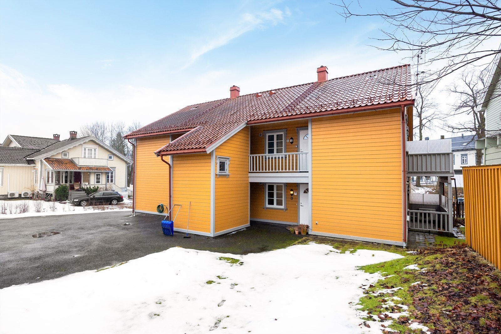 Leiligheten har praktisk og fin beliggenhet i 1. etasje med enkel adkomst. Perfekt for deg som ønsker å bo sentralt - her kan du nyte en enklere hverdag, med enkel adkomst til alle byens fasiliteter. Galleribilde