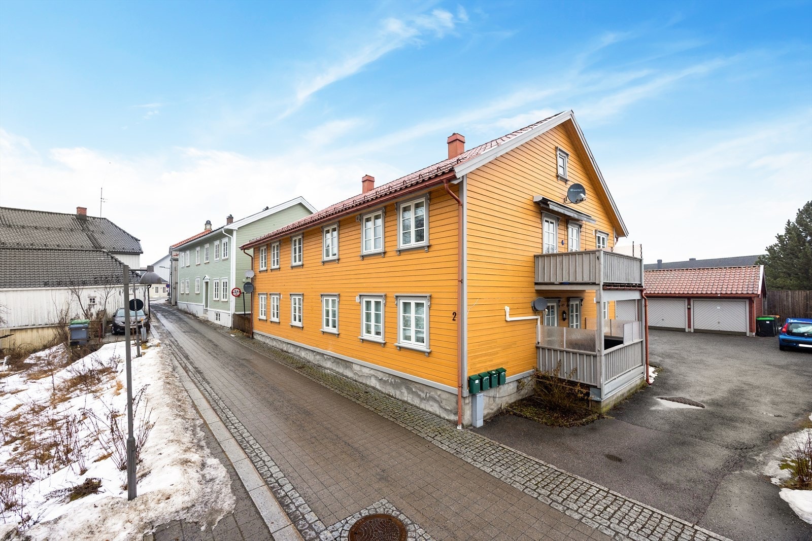Osebakken ligger et lite stykke nordøst for Porsgrunn sentrum, og er en av byens eldste bydeler. Her er det i dag et koselig bomiljø, hovedsakelig bestående av flotte, tradisjonelle bygninger. Galleribilde