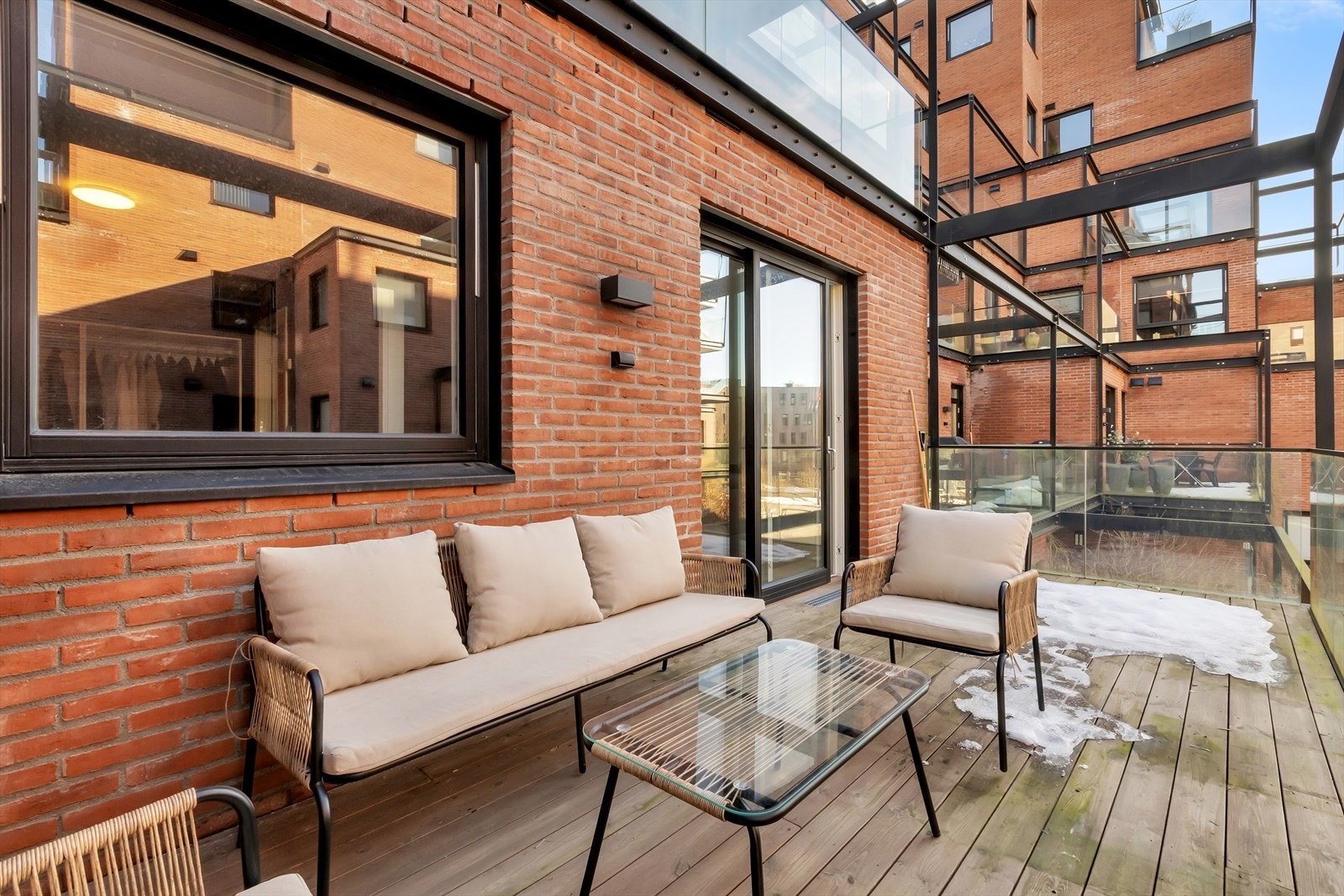 Her er det nok plass til det du måtte ønske, og med det blir balkongen en plass kommer til å være mye. Galleribilde