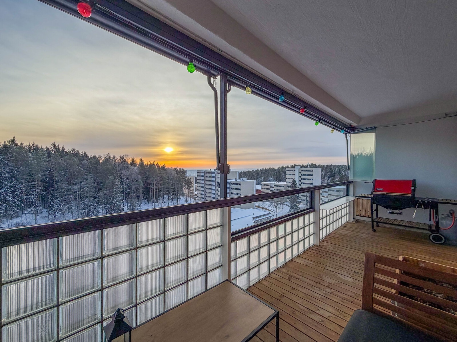 Leiligheten ligger høyt og fritt i byggets 7. etasje. Galleribilde