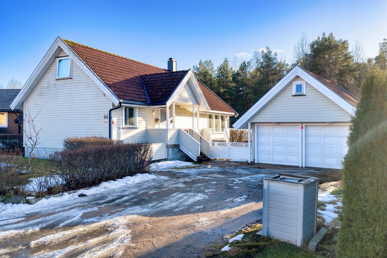 Romslig enebolig over 2,5 plan og dobbel garasje Galleribilde