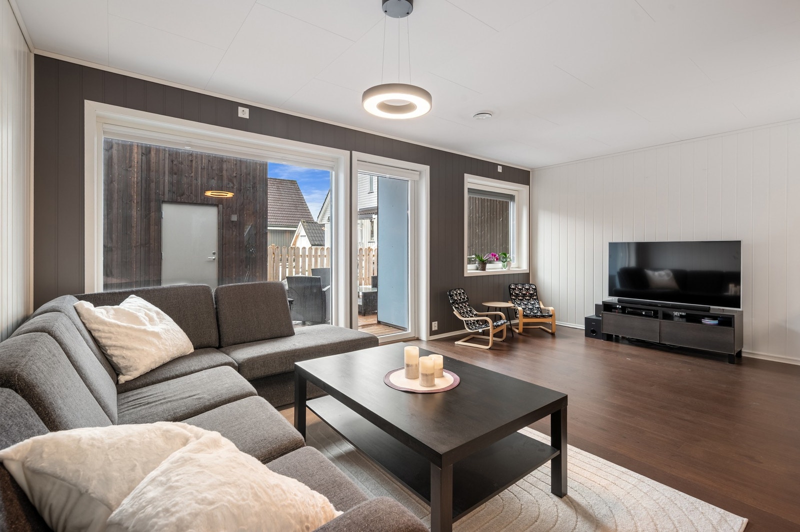 Boligen går over 3 plan og er på 169 kvm BRA. Galleribilde